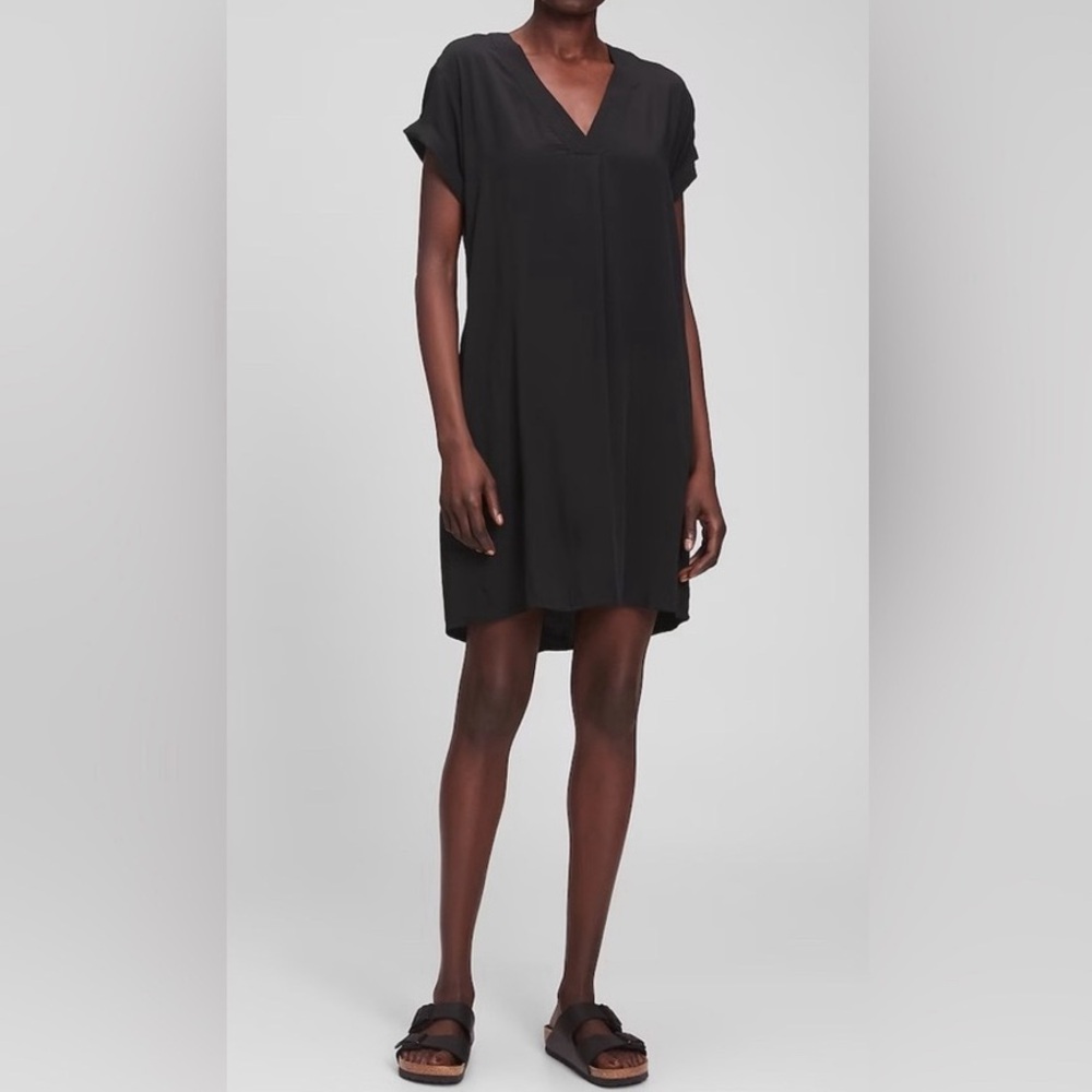 EUC- Gap V-Neck Shift Dress